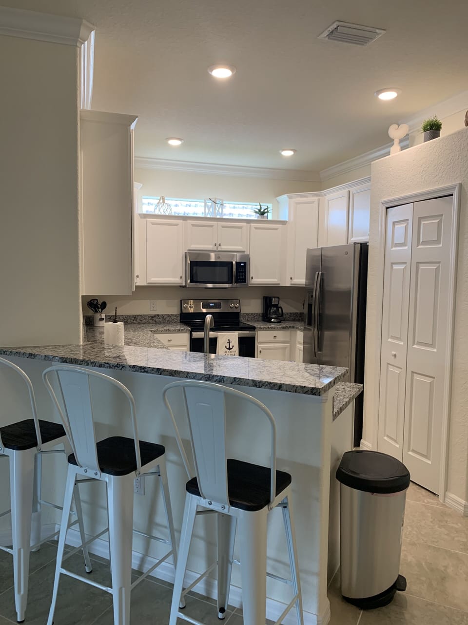 Kitchen/Eat in Bar