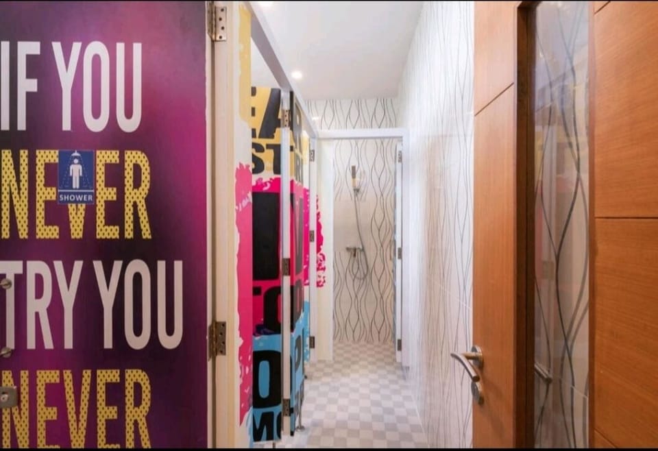 Shower, free toiletries, towels