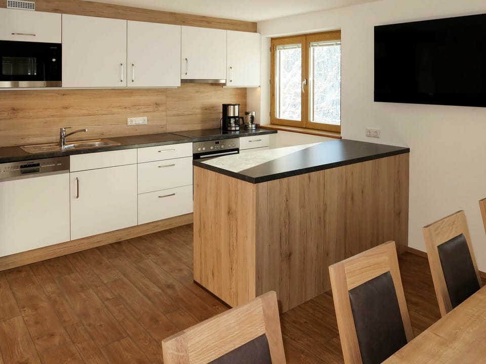 Cabinetry, Kitchen Sink, Sink, Countertop, Tap, Building, Property, Furniture, Wood, Kitchen Stove