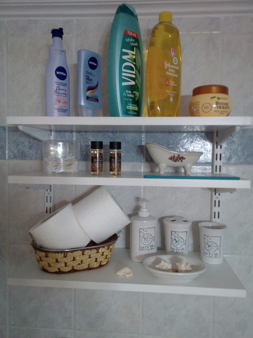 Bathroom amenities