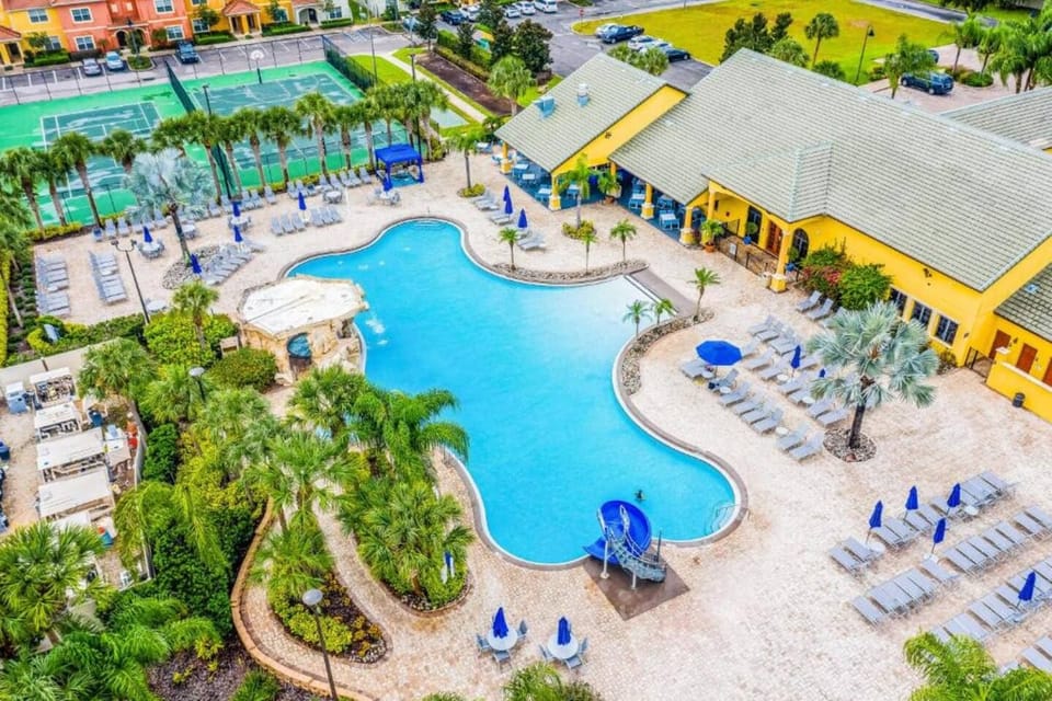 Resort Home Sleeps 12 w/private Pool! Villa in Osceola County