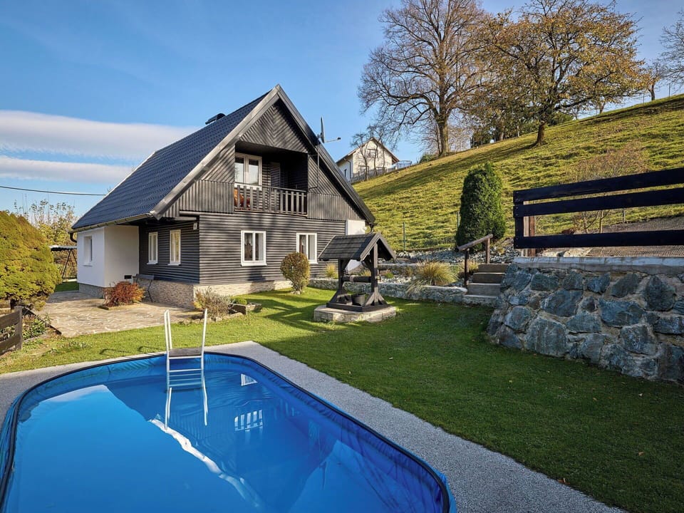 House, Roof, Home, Cottage, Residential Area, Lawn, Farmhouse, Garden, Yard, Estate