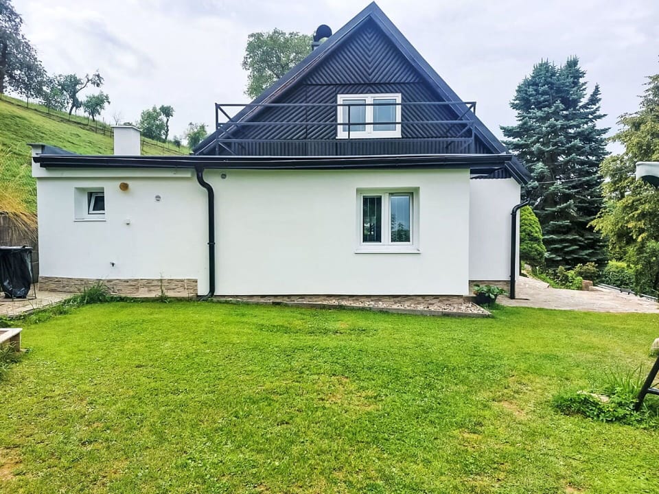 Building, House, Roof, Home, Cottage, Residential Area, Siding, Estate, Farmhouse, Lawn