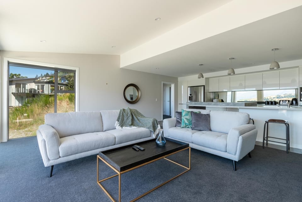Panoramic Townhome, 2 Bedrooms, 2 Bathrooms | Living area | Flat-screen TV