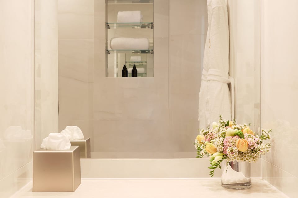 Suite (5) Victoria and Albert) | Bathroom | Combined shower/tub, designer toiletries, hair dryer, bathrobes