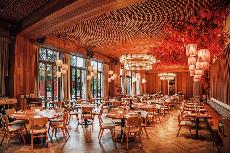 3 restaurants; breakfast, lunch, and dinner served