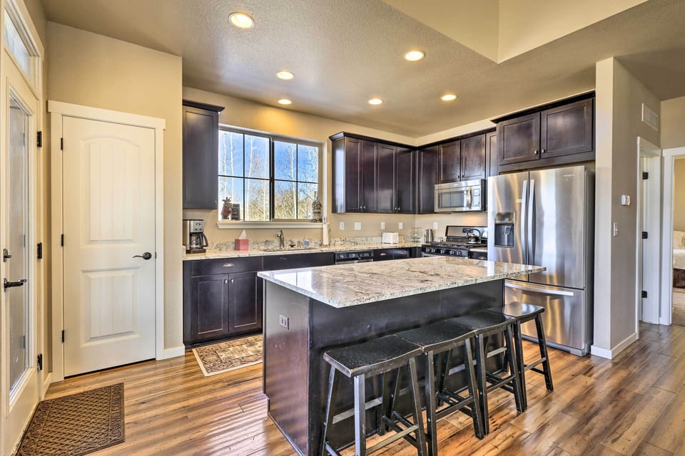Fully Equipped Kitchen | Dinnerware & Glassware