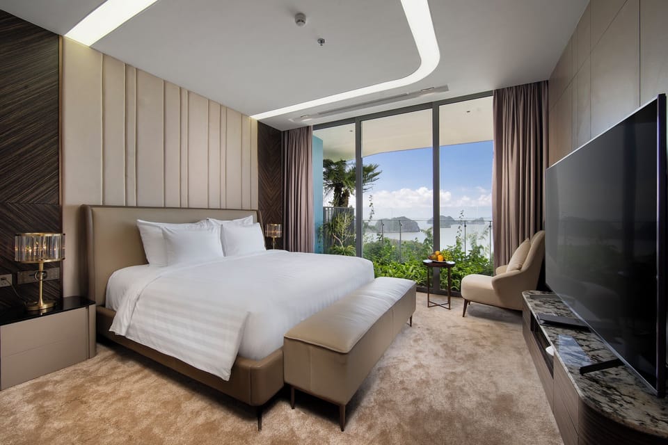 Imperial Sky Suite | Premium bedding, in-room safe, desk, free WiFi