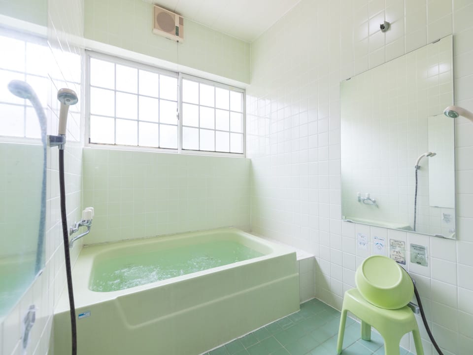 Twin Room, Non Smoking, Shared Bathroom | Shared bathroom
