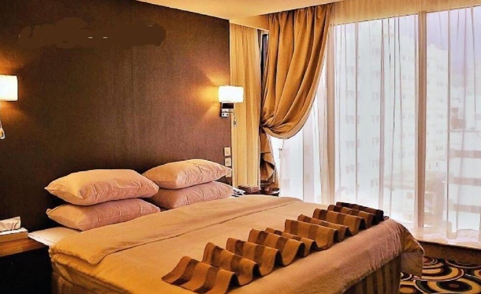 Premium bedding, minibar, in-room safe, soundproofing