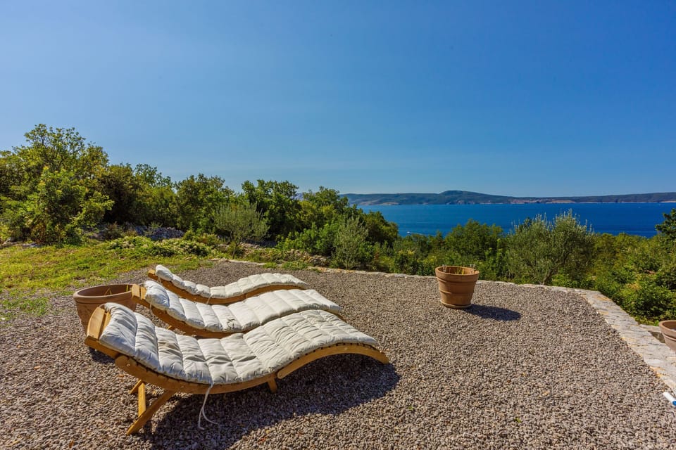 3 bedrooms, in-room safe, iron/ironing board, free WiFi