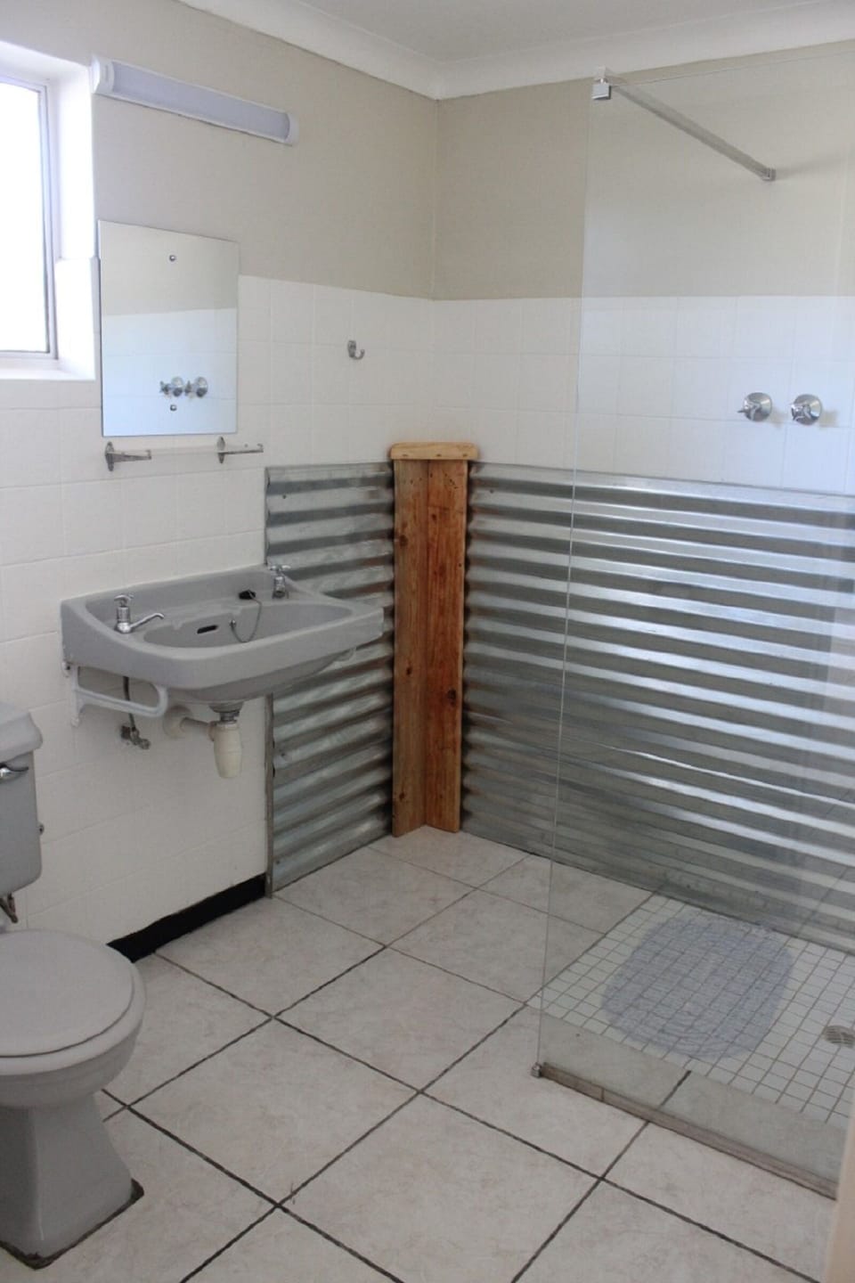 Room (Self Catering Unit) | Bathroom | Shower, towels, soap, shampoo