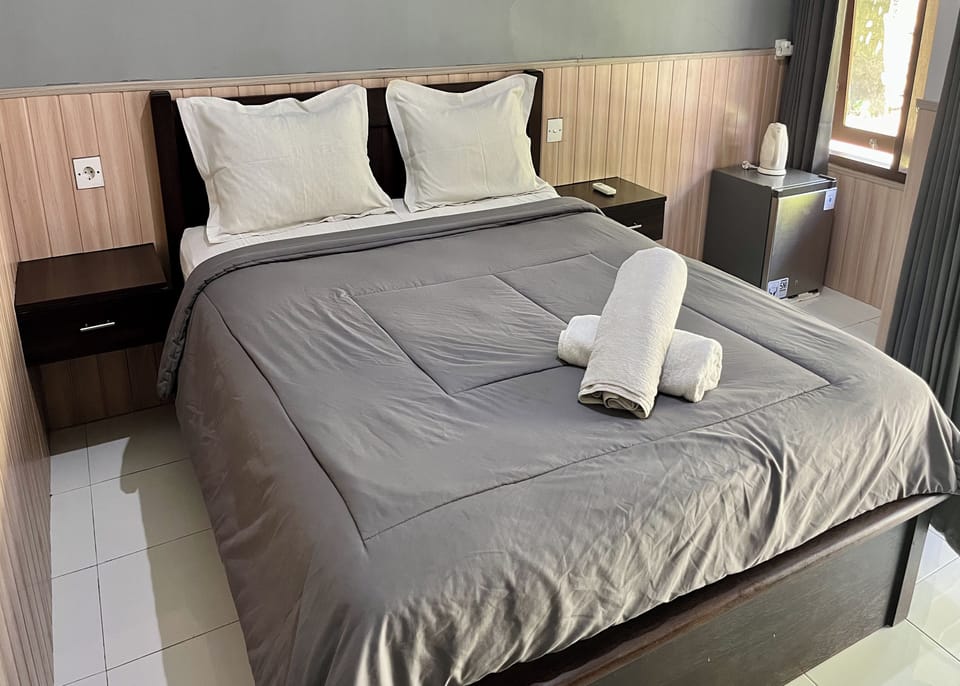 Standard Double Room, Garden View | Minibar, desk, free WiFi, bed sheets