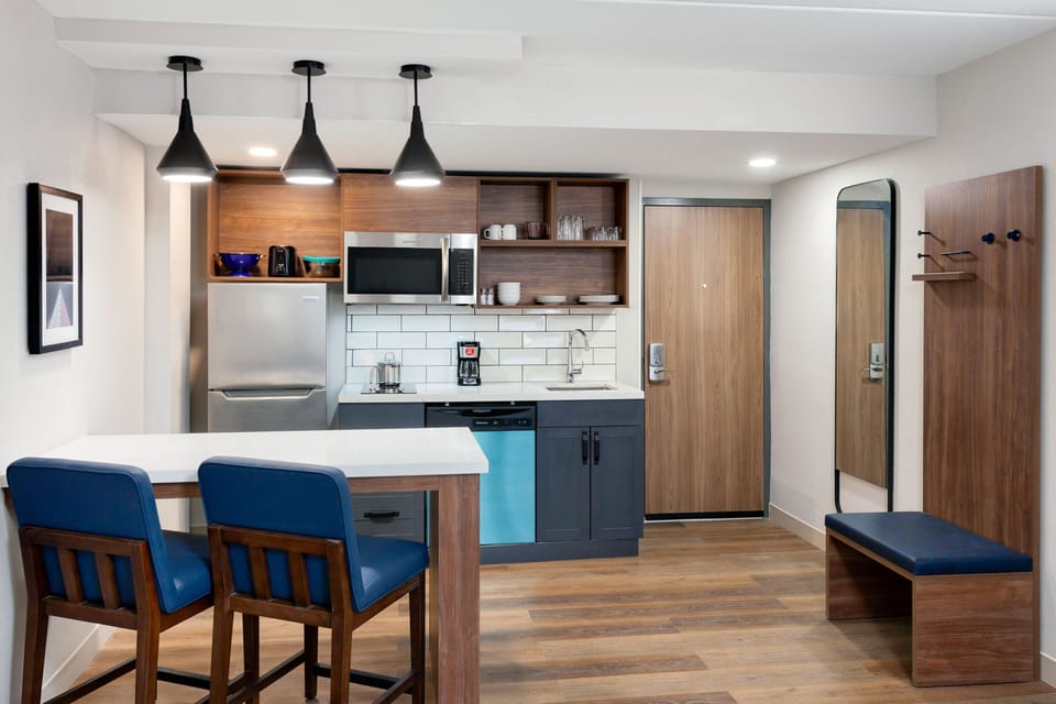 Suite, 1 Bedroom | Premium bedding, down comforters, in-room safe, desk