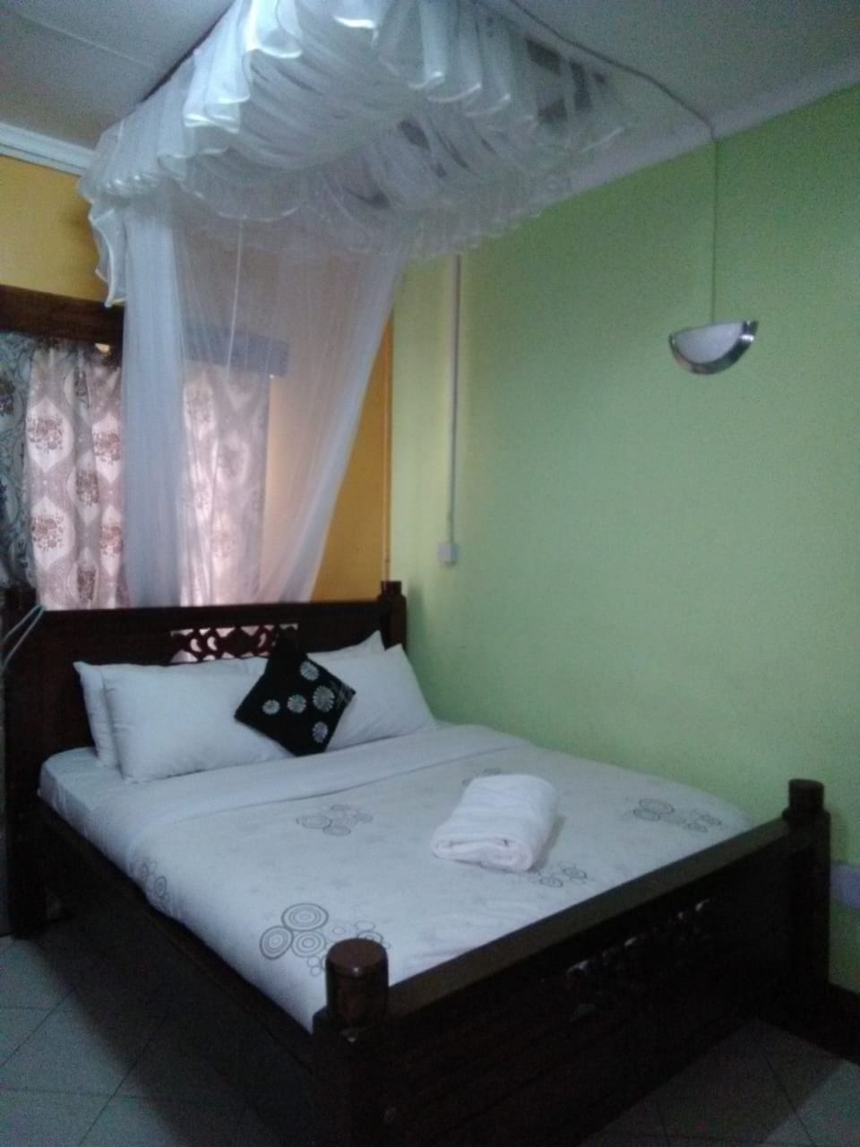 Desk, free WiFi, bed sheets