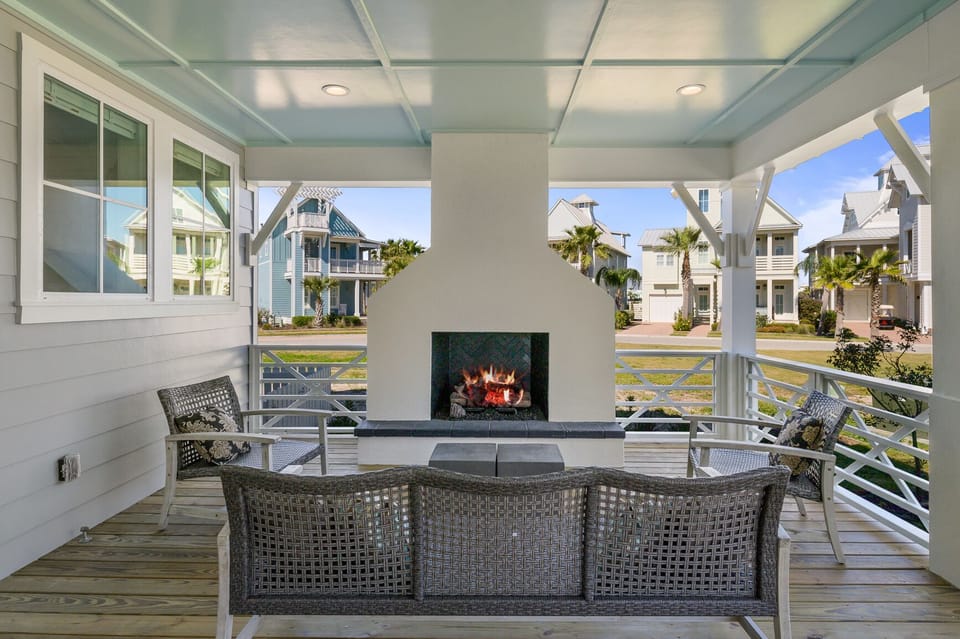 1st Floor, Back Deck