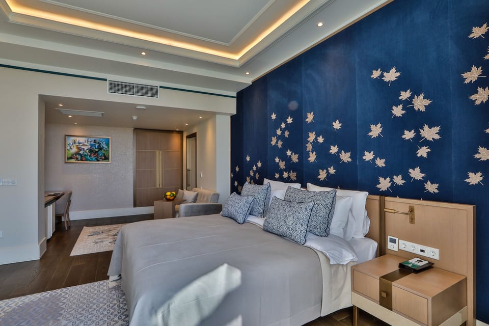 Premium bedding, in-room safe, desk, laptop workspace