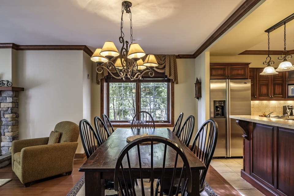 Bondurant 95.02 | In-room dining