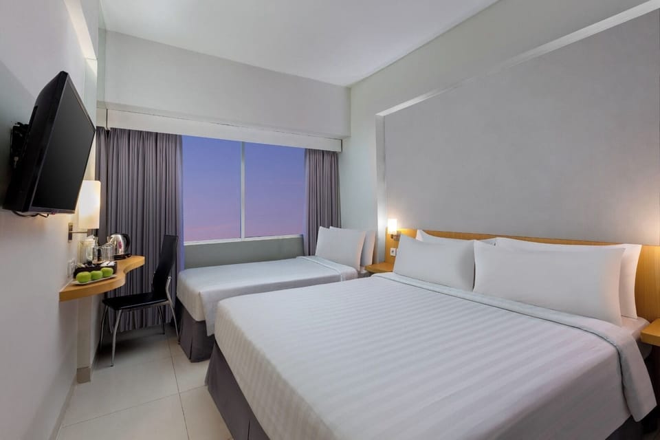 Family Room | Desk, free WiFi, bed sheets