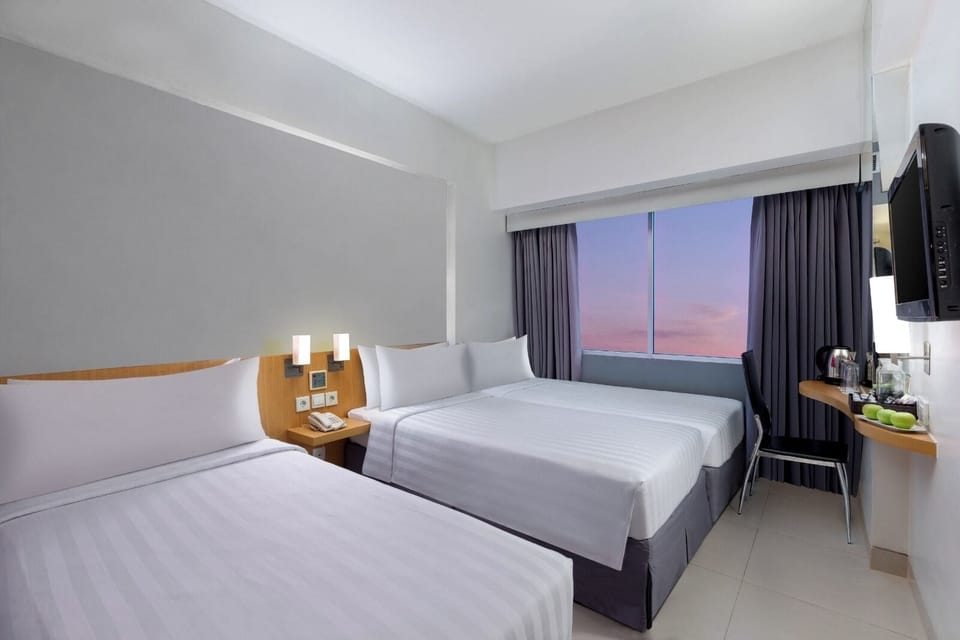 Family Room | Desk, free WiFi, bed sheets