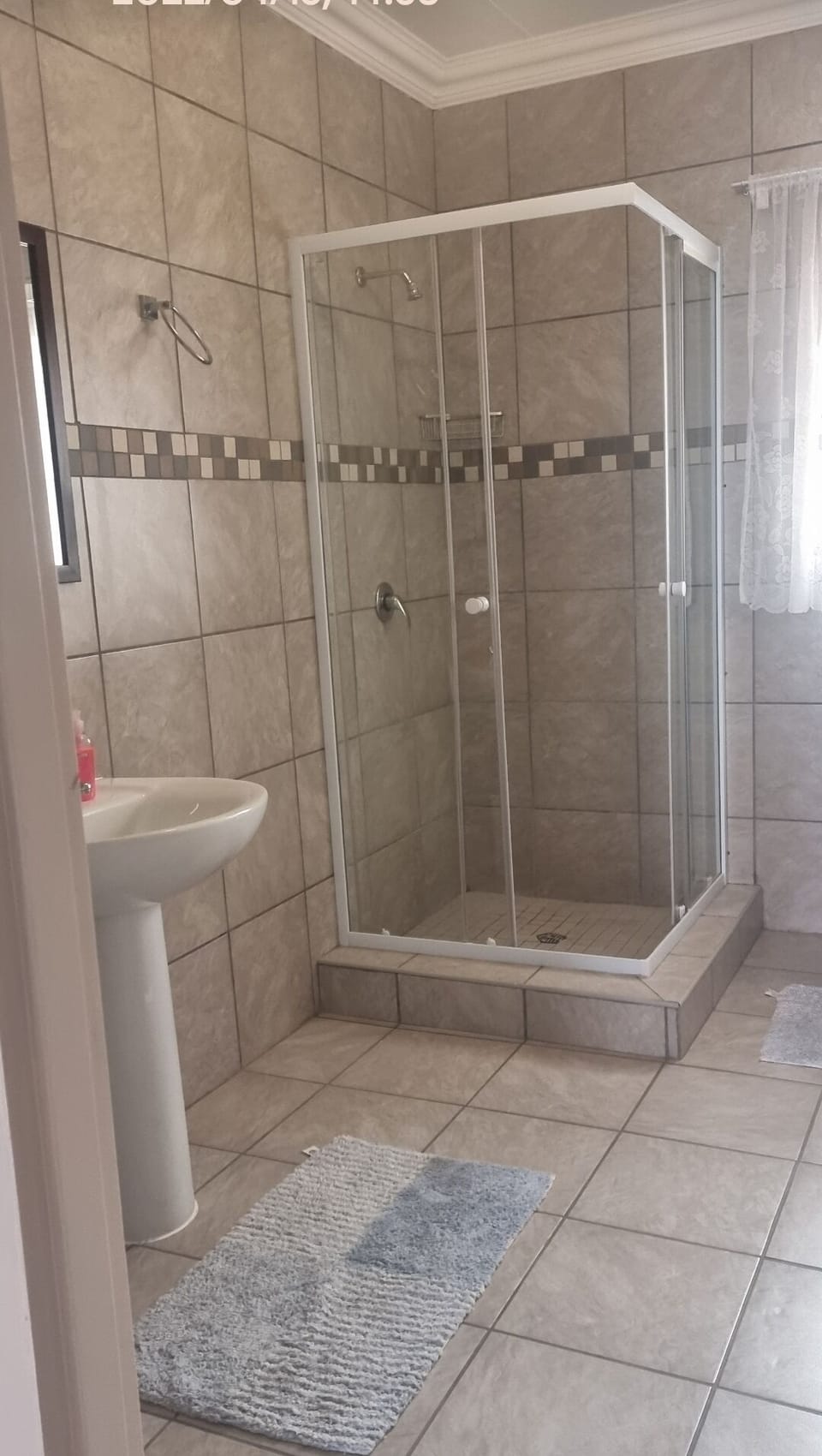 Deluxe Suite, 1 Double Bed | Bathroom | Hair dryer, towels, soap, toilet paper