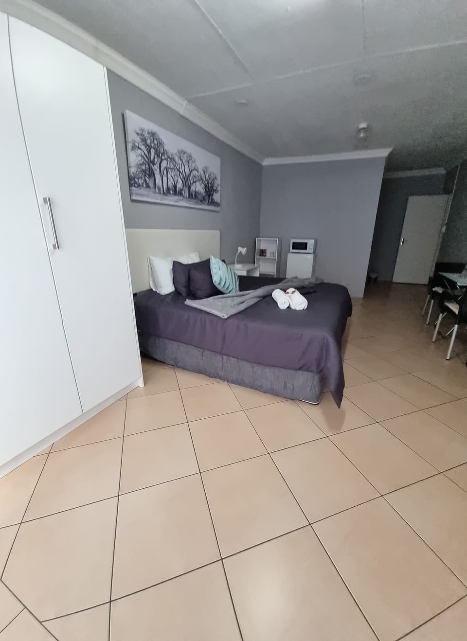 Deluxe Suite, 1 Double Bed | Desk, laptop workspace, iron/ironing board, free WiFi