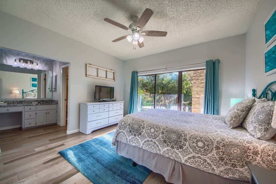 Master Bedroom with a Queen Sized bed! 