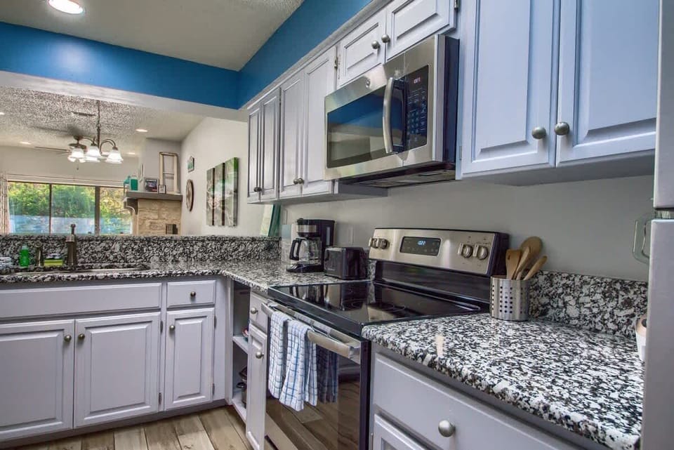 Fully Equipped Kitchen with all the Essential cookware. 