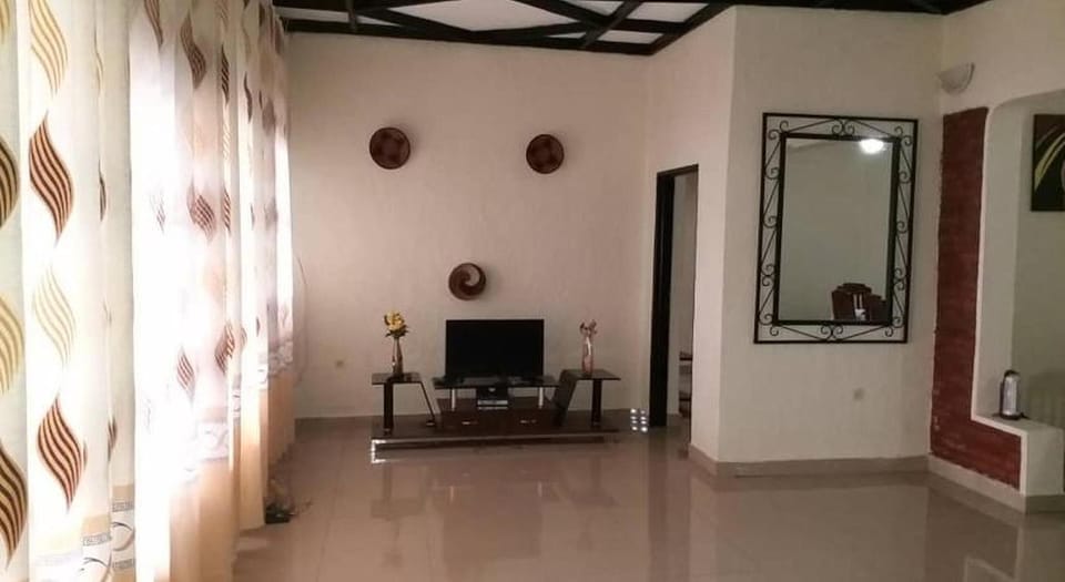 Double Room, Lake View | Living room