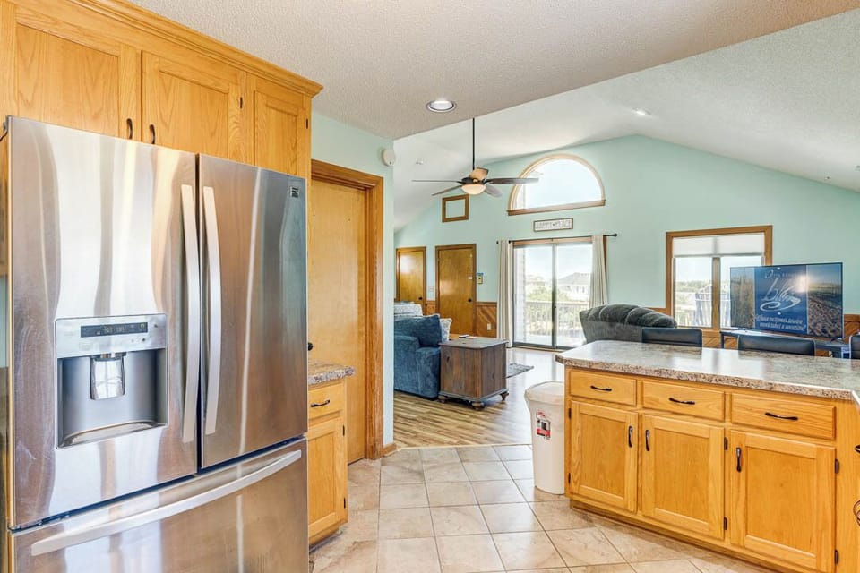 Top-Level Kitchen with Bar (seats 3)