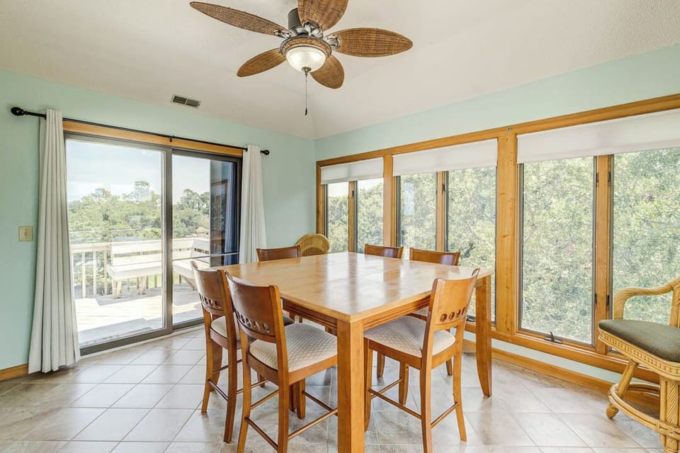 Top-Level Dining Room with Additional Table (seats 8)
