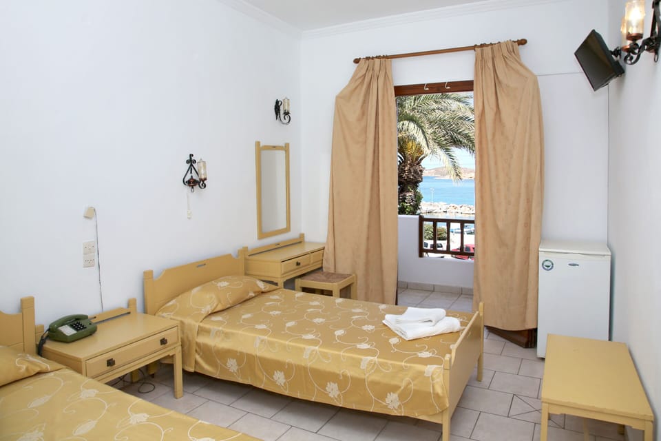 Twin Room, 2 Twin Beds, Sea View | Premium bedding, desk, free WiFi, bed sheets
