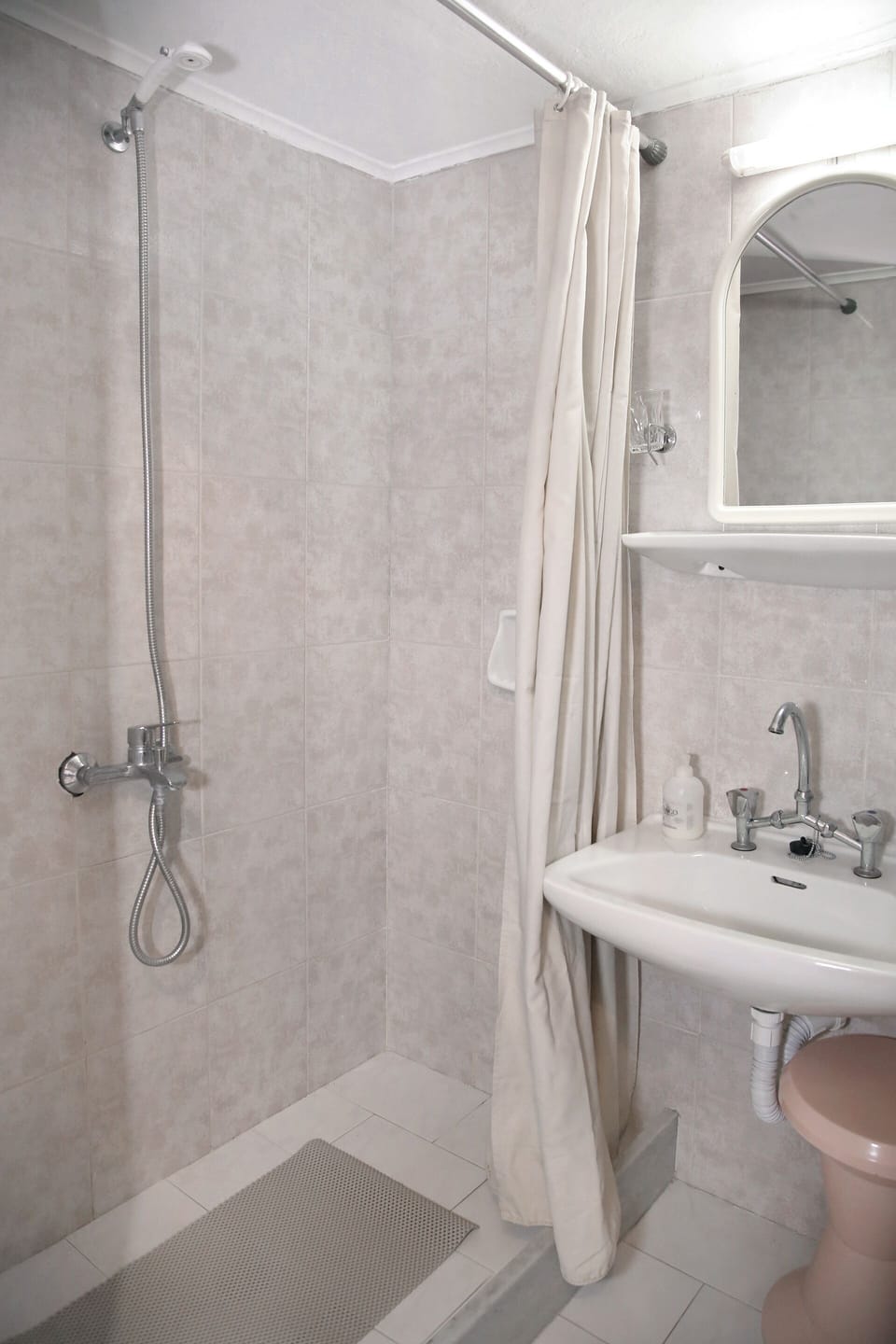 Standard Twin Room | Bathroom sink