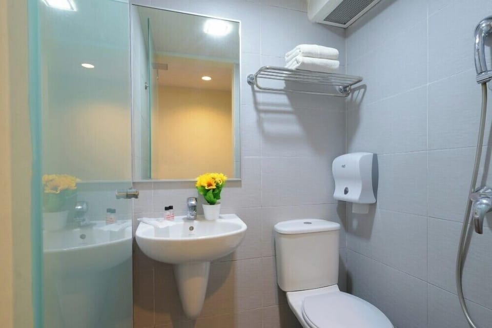 Superior Queen, No Windows | Bathroom | Shower, free toiletries, hair dryer, towels