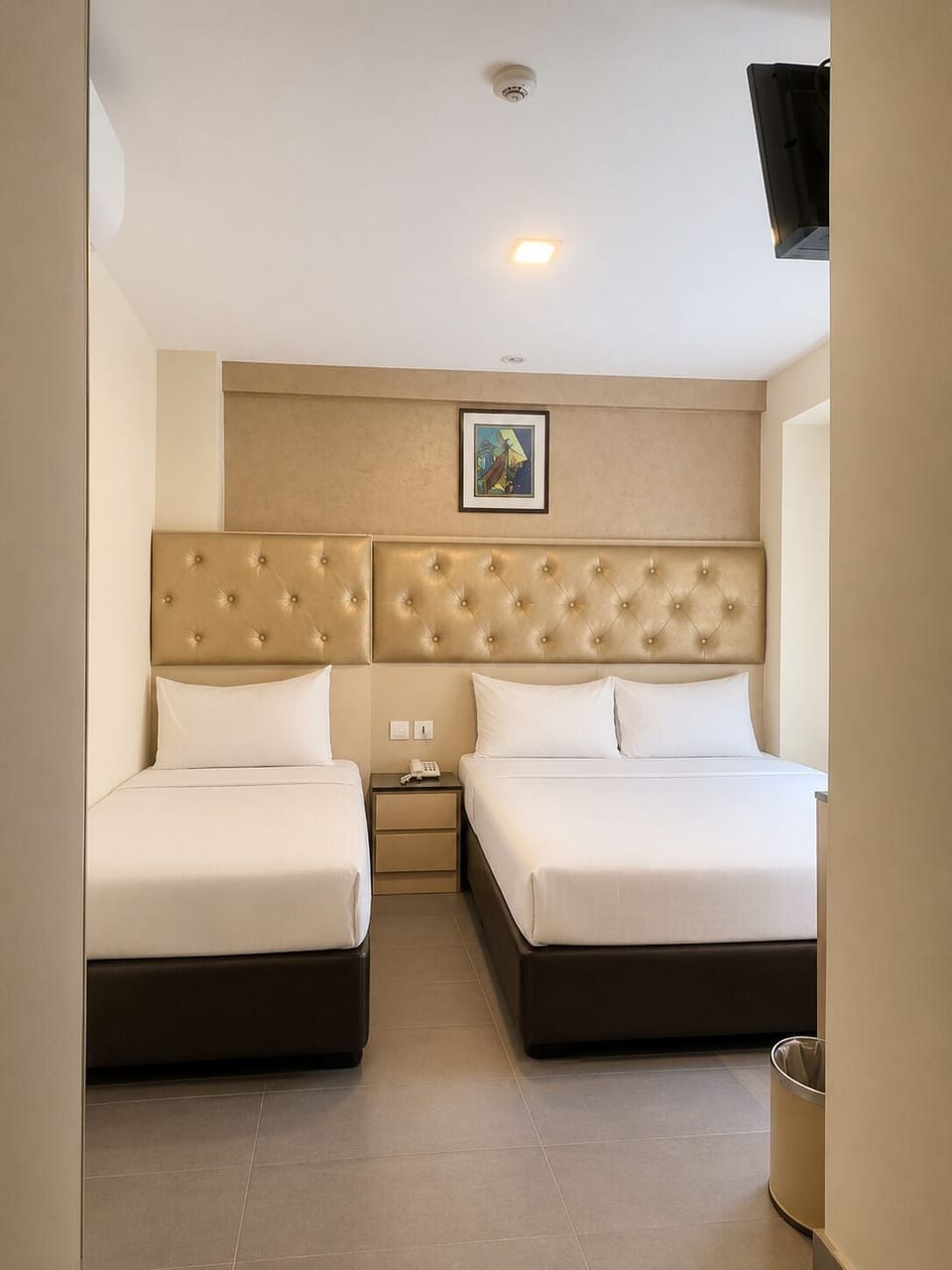 Deluxe Family Room With Window | In-room safe, desk, laptop workspace, WiFi (free)