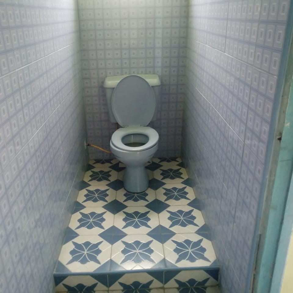 Single Room | Bathroom | Shower, rainfall showerhead, free toiletries, towels