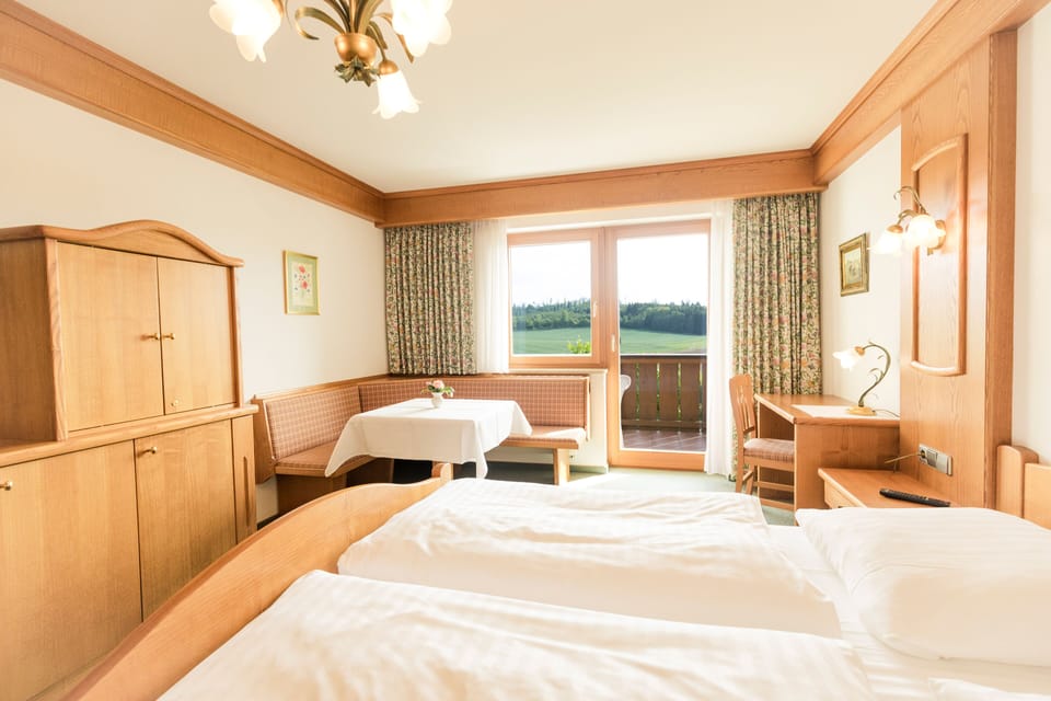 Comfort Double Room (DZK) | Hypo-allergenic bedding, desk, free WiFi, bed sheets
