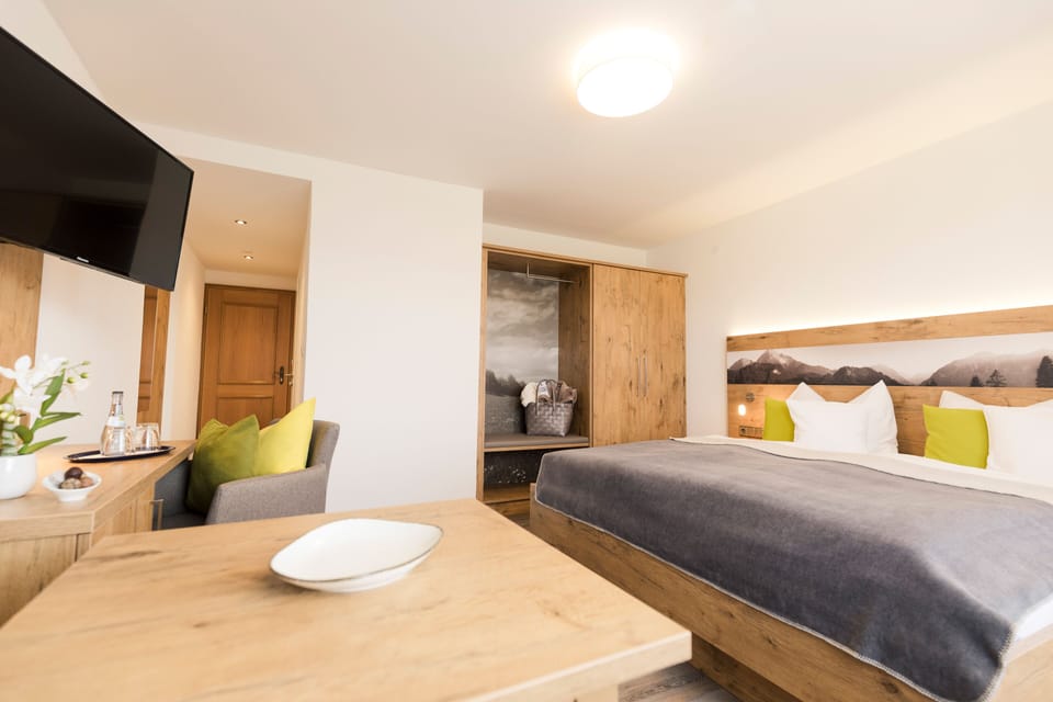 Comfort Plus Double Room | Hypo-allergenic bedding, desk, free WiFi, bed sheets
