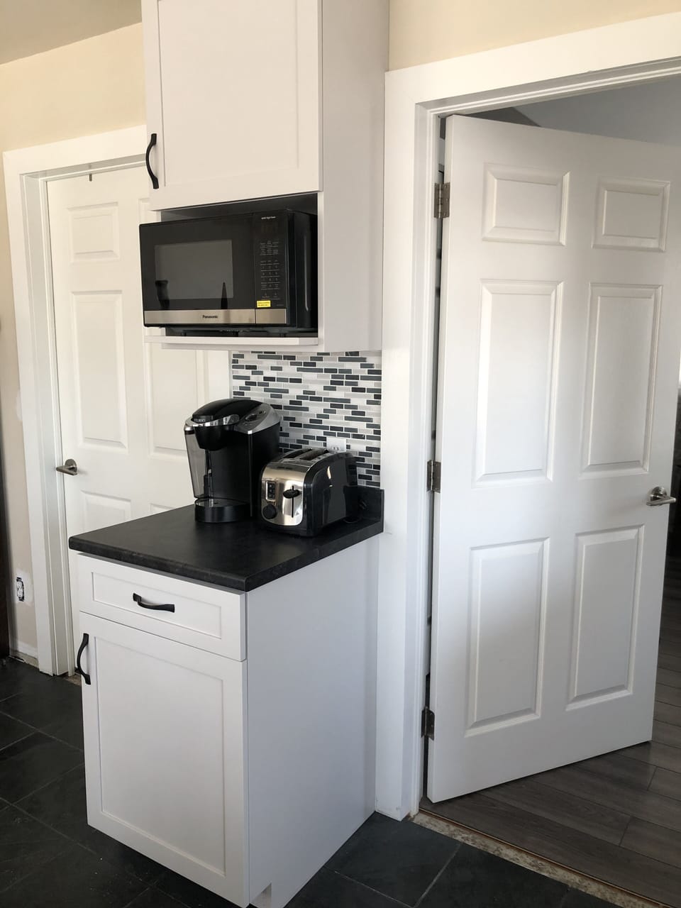 Coffee maker, toaster, microwave, stove, mini fridge, kettle.