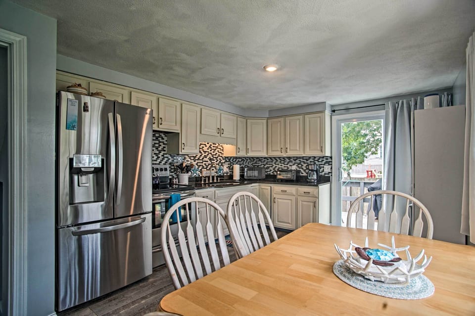 Well-Equipped Kitchen | Toaster Oven | Drip Coffee Maker