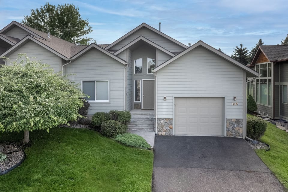 Front entryway with ample parking | Exterior