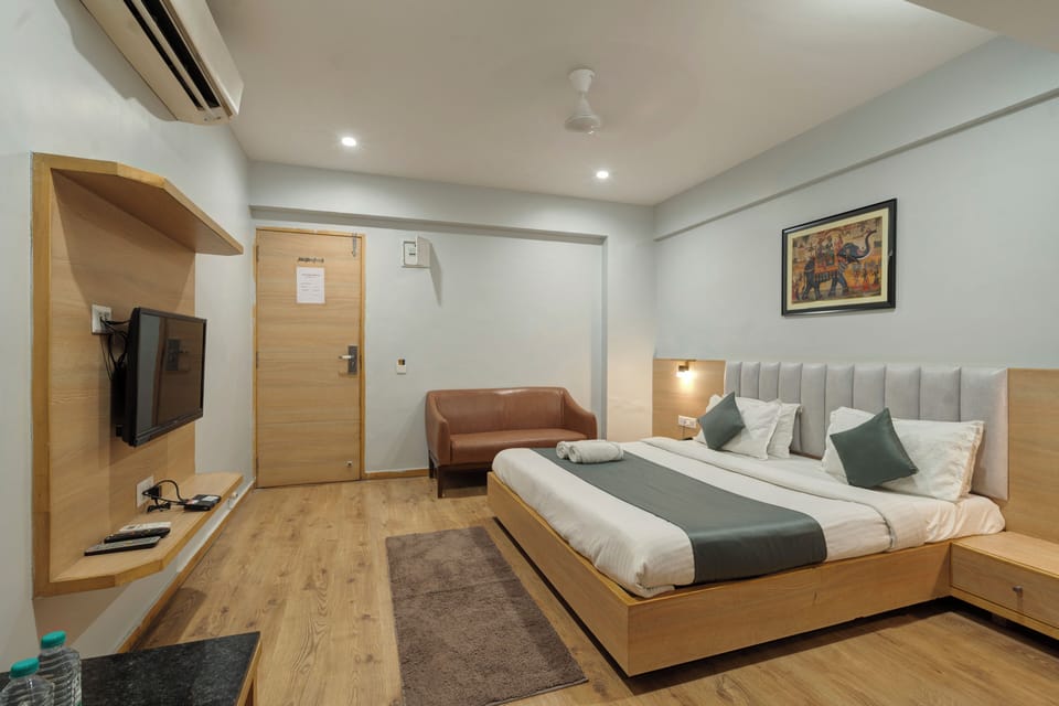 Executive Room | 1 bedroom, premium bedding, in-room safe, desk