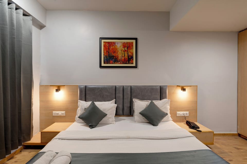 Executive Room | 1 bedroom, premium bedding, in-room safe, desk