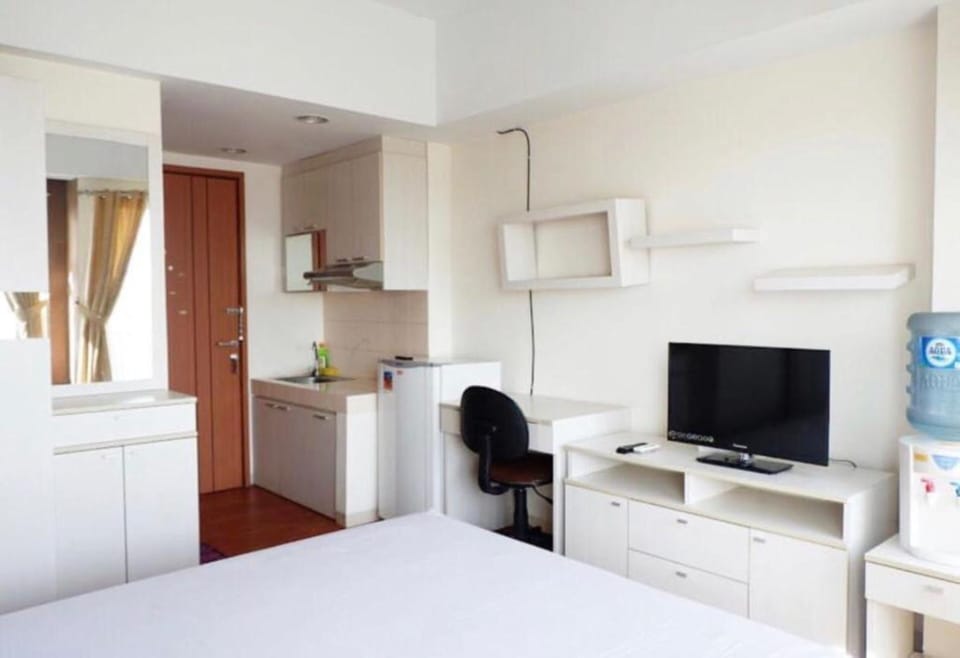 Studio | Bathroom | Shower, free toiletries, towels