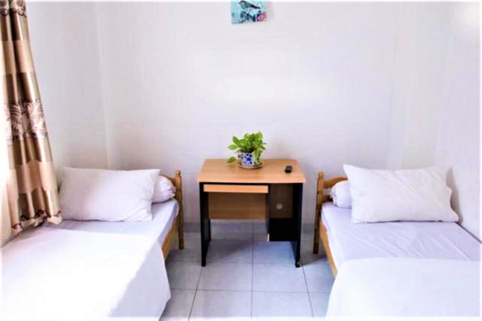 Desk, free WiFi