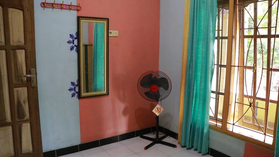 Standard Room | Desk