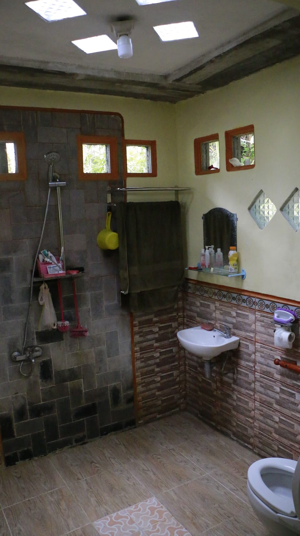 Standard Room | Bathroom | Shower, towels