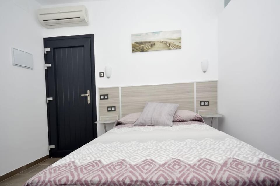 Double Room | Free WiFi, bed sheets