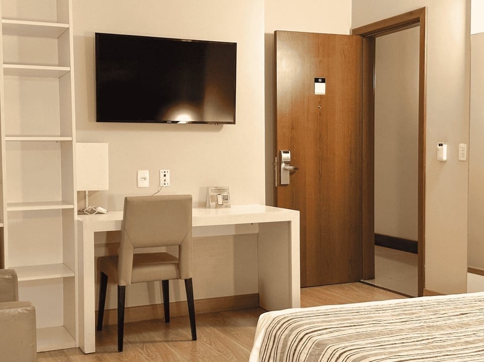 Superior Double or Twin Room | In-room safe, desk, blackout drapes, soundproofing
