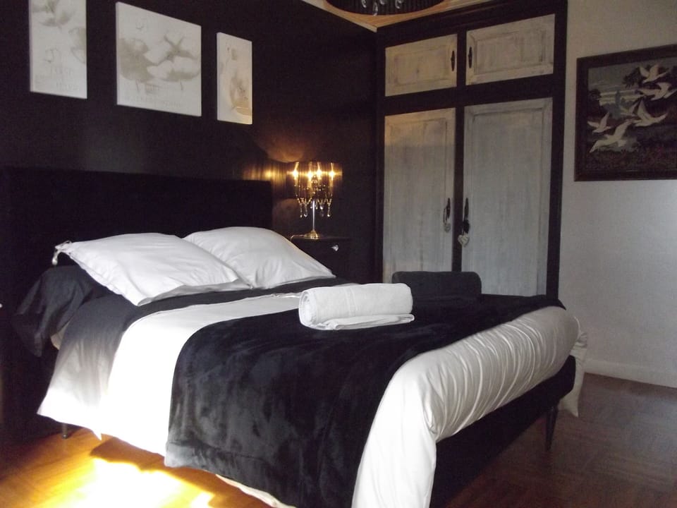Baroque Double Room | Individually decorated, individually furnished, laptop workspace